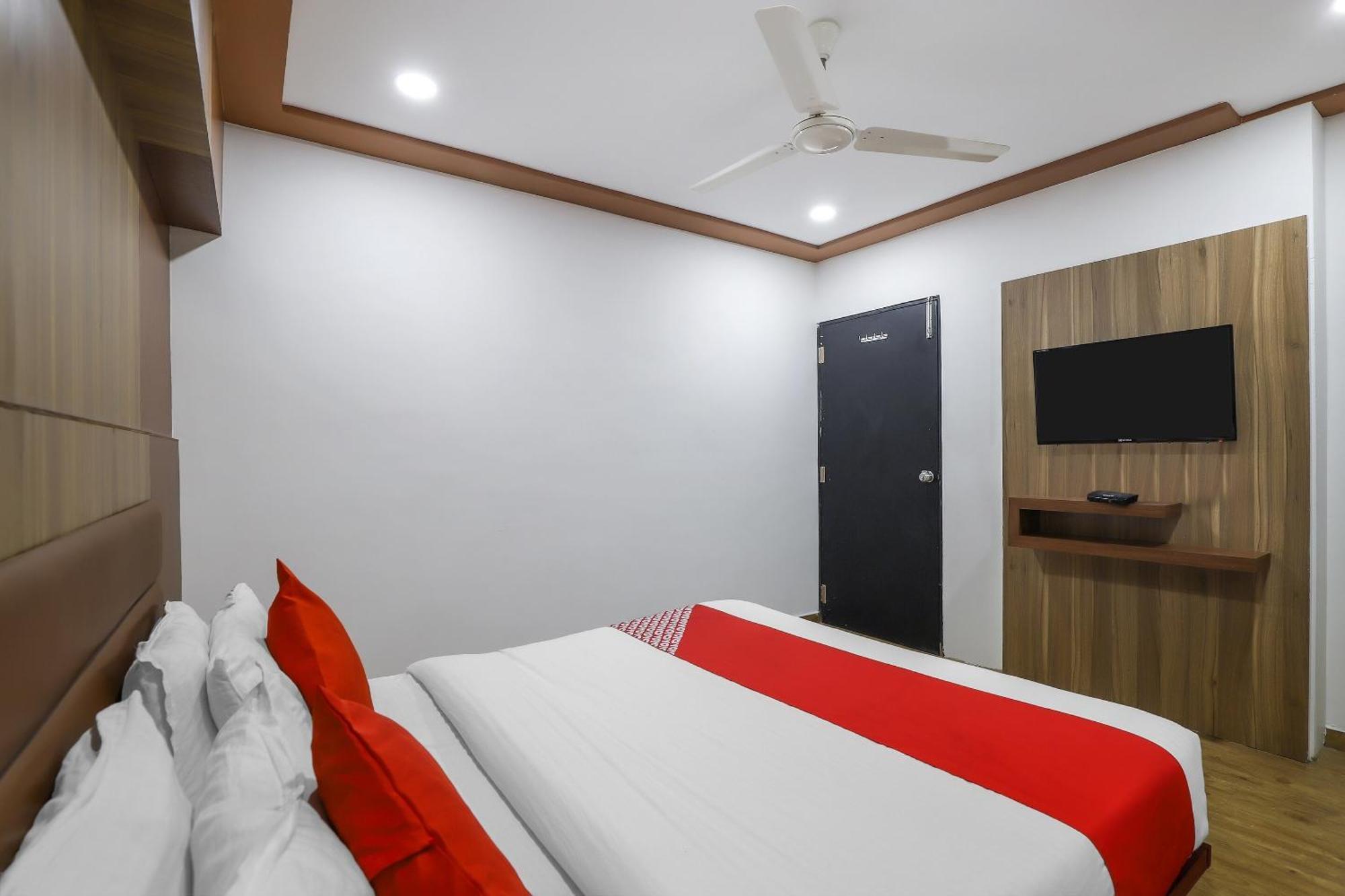 Oyo Hotel Shree Niwas Ahmedabad Exterior foto