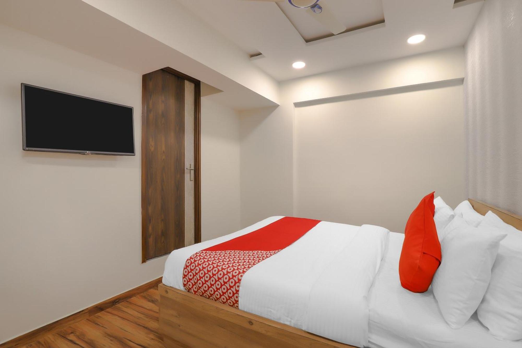 Oyo Hotel Shree Niwas Ahmedabad Exterior foto