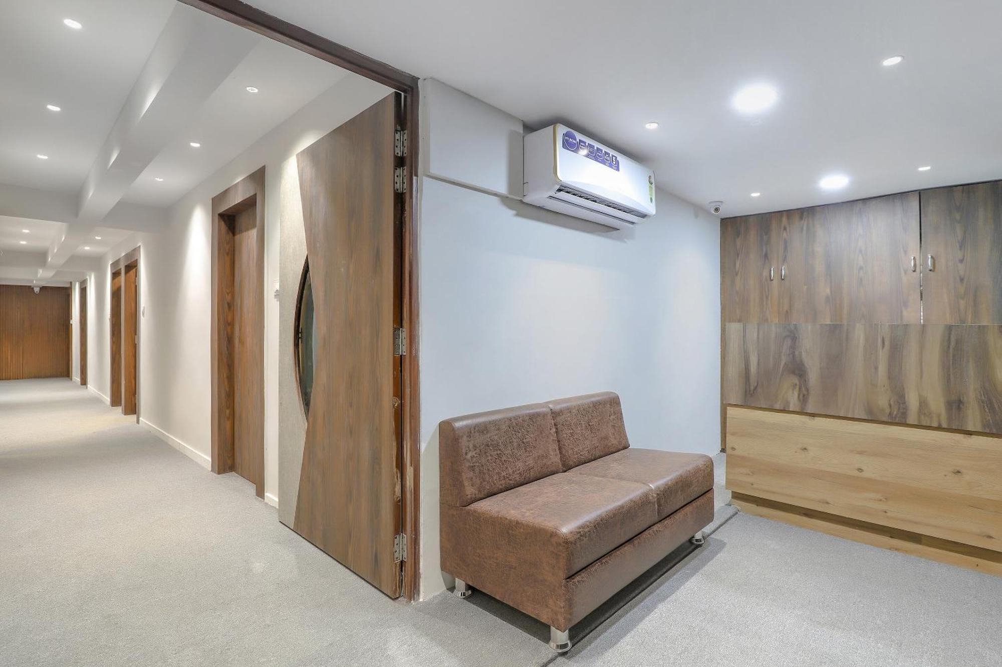Oyo Hotel Shree Niwas Ahmedabad Exterior foto