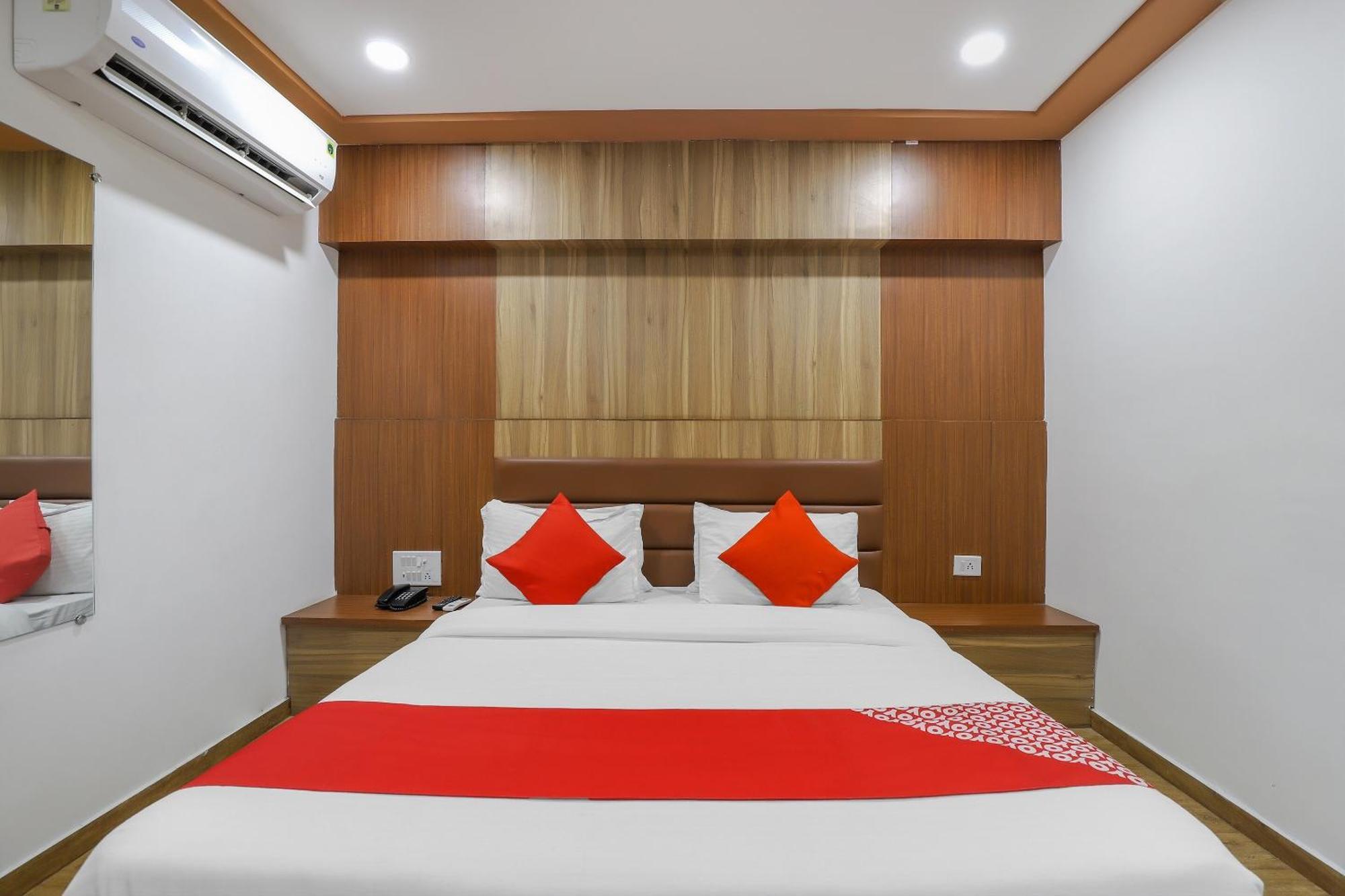 Oyo Hotel Shree Niwas Ahmedabad Exterior foto