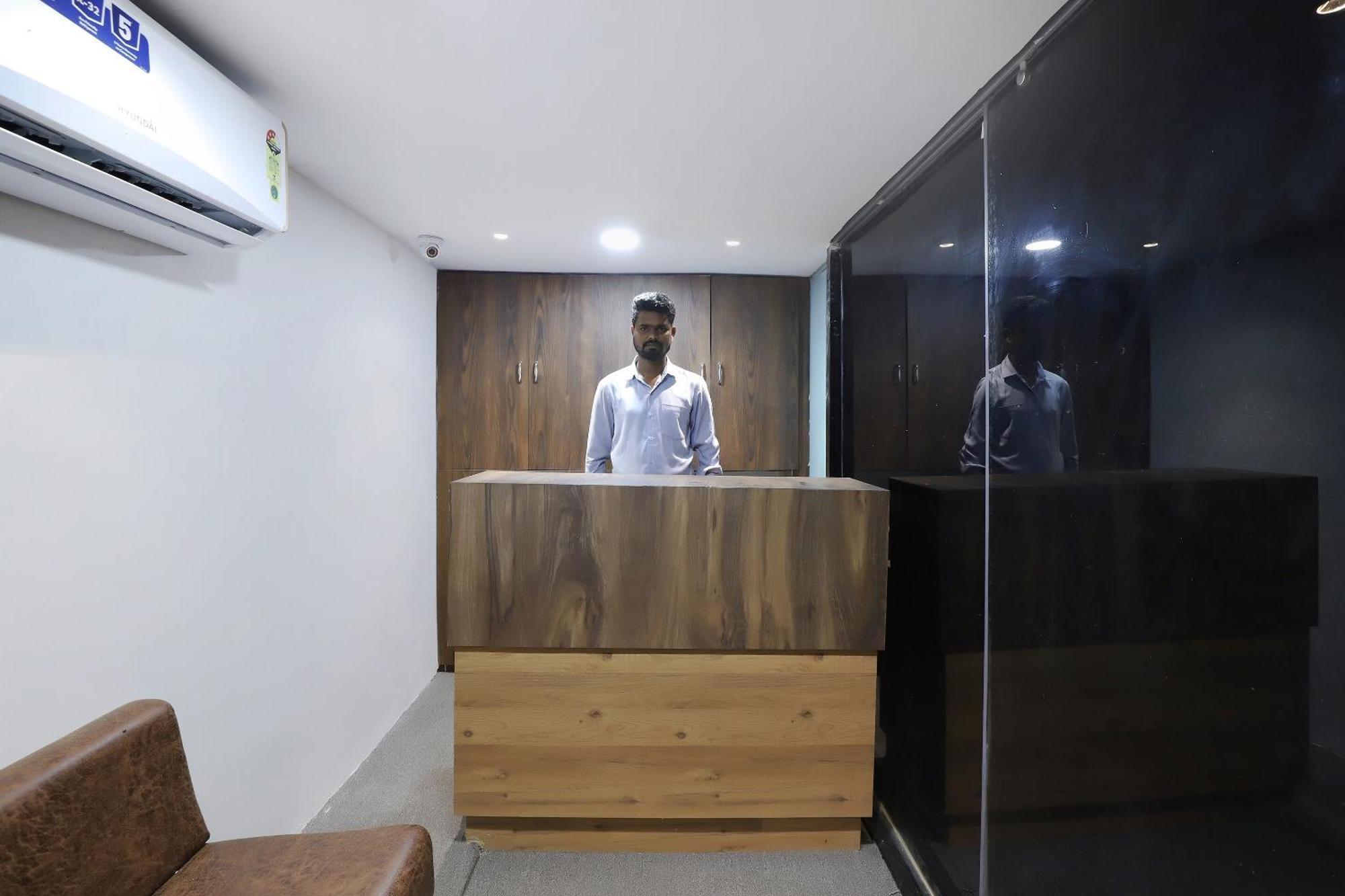 Oyo Hotel Shree Niwas Ahmedabad Exterior foto