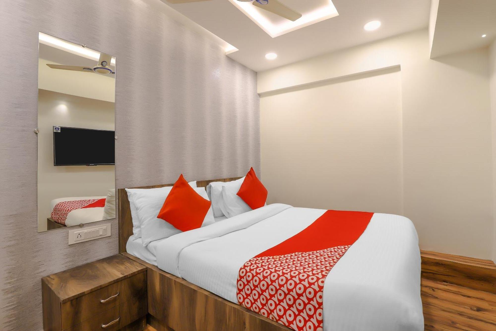 Oyo Hotel Shree Niwas Ahmedabad Exterior foto
